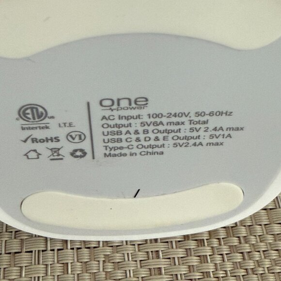 One Power Desktop USB Power Hub Charging Tower - Picture 8 of 8